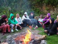 Stredni slecny u ohne.JPG